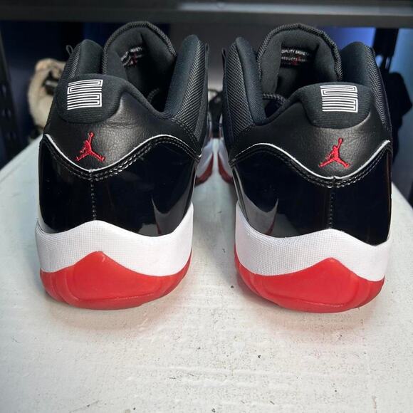Jordan 11 low bred black main image 4
